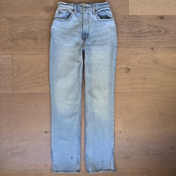 Abercrombie & Fitch The 90s Straight Ultra High Rise light wash Vent Hem Jeans - Picture 9 of 15